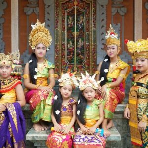 Foto Pakai baju Adat Bali