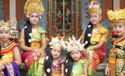 Foto Pakai baju Adat Bali