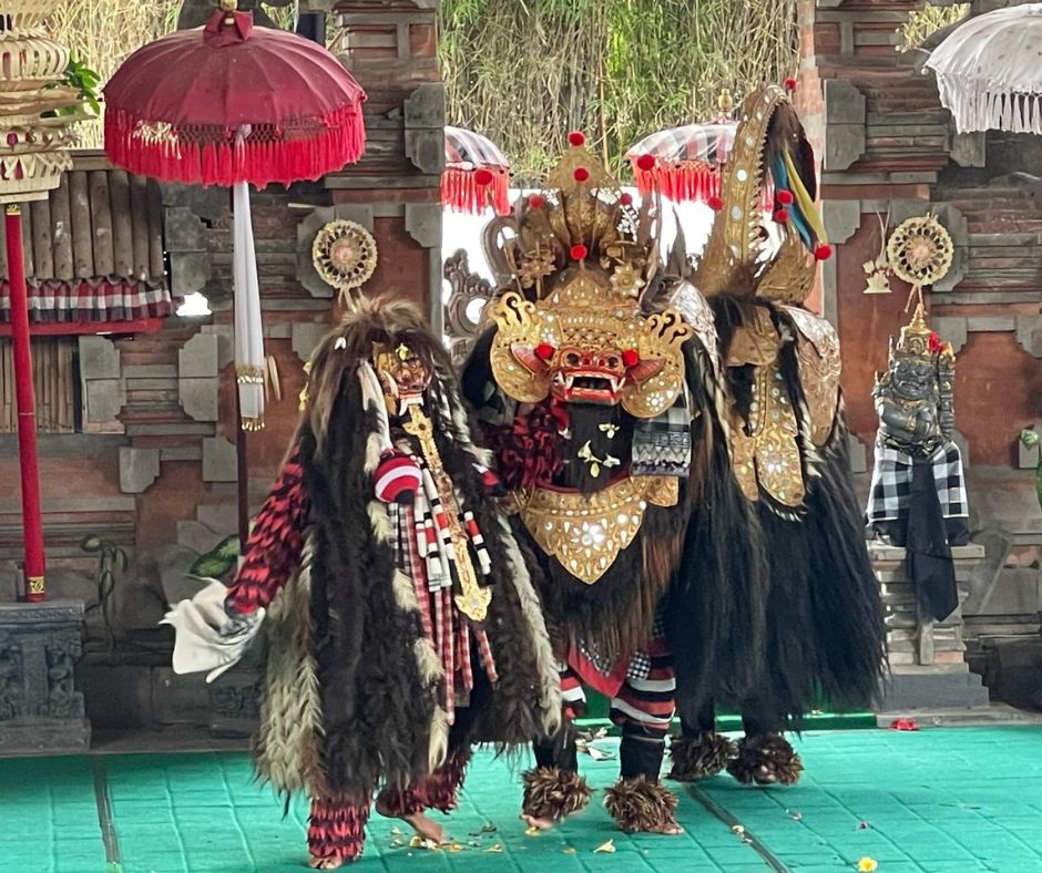 Nonton Tari Barong Di Bali 01